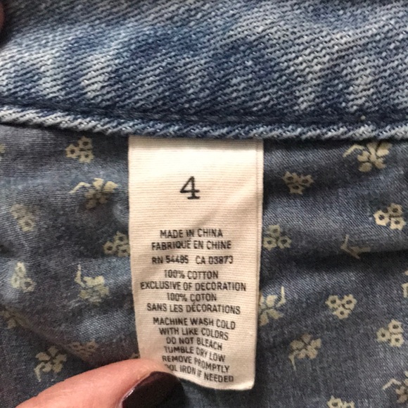 A&E distressed jean shorts - Picture 3 of 3